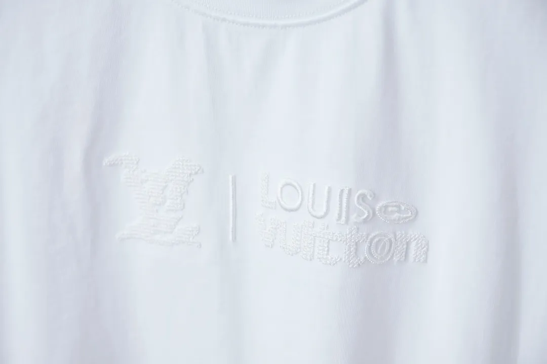🅿️200 1V 25SS early spring new style short sleeves with embroidered letters, light luxury, a must-have item for daily commuting for men and women, correct version, welcome to compare, detailed features · 320 grams of 100% pure cotton double yarn jersey fabric · Special thickened 32 pieces of double yarn 1X1 thread in the same vat · Imported Tajima machine hollow embroidered letter logo. Ready-made garments are washed to make the embroidery softer · Double-needle sewing and cross-seam technology · Original main mark, washed tag, brand moisture-proof paper packaging Color: black/white/khaki Size: S/M/L/XL